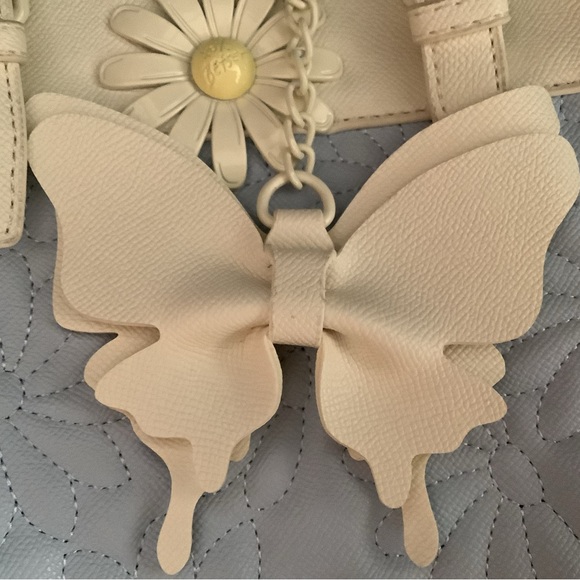 Betsey Johnson Blue XOBECA quilted blue and cream daisy butterfly tote - Picture 9 of 12